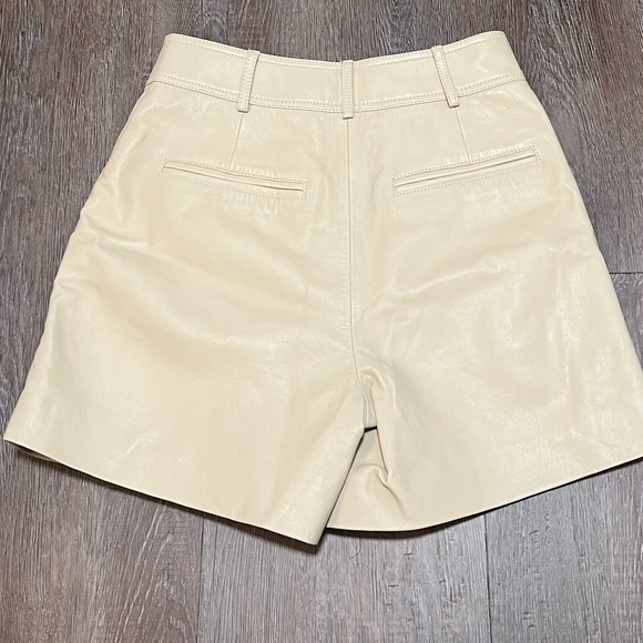 Nasty Gal Leather Pleated Tailored Shorts Ecru Size 2 - Picture 3 of 3